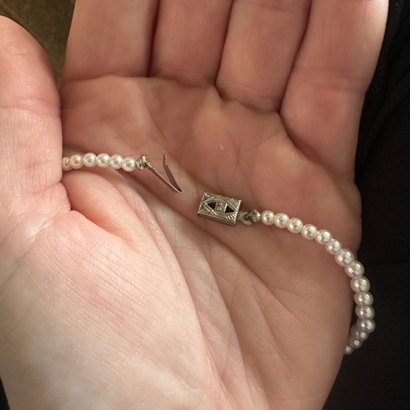 Vintage Graduated Faux Pearl Necklace - Picture 2 of 2